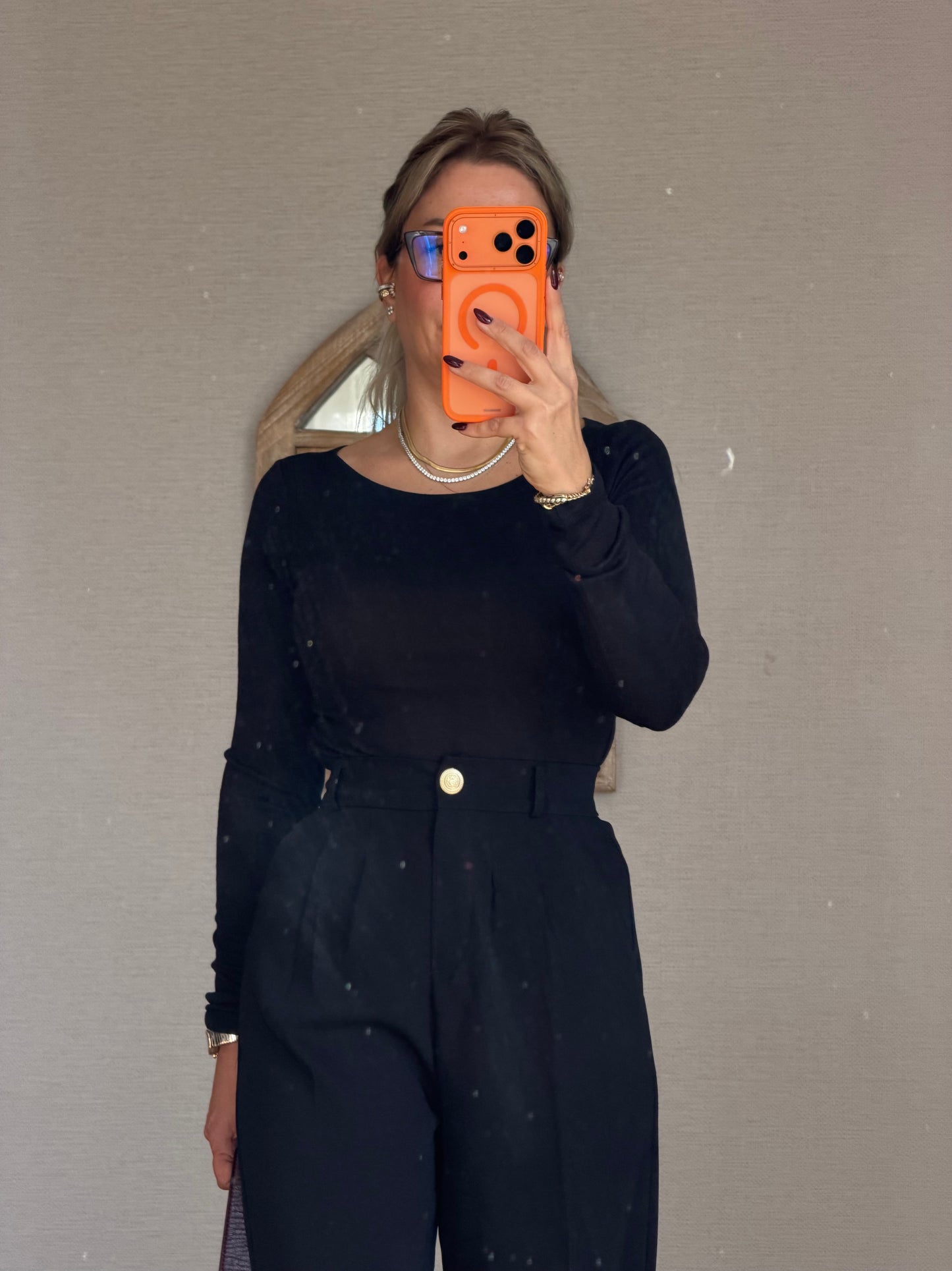 DİLVİN SİYAH KAYIK YAKA BLUZ