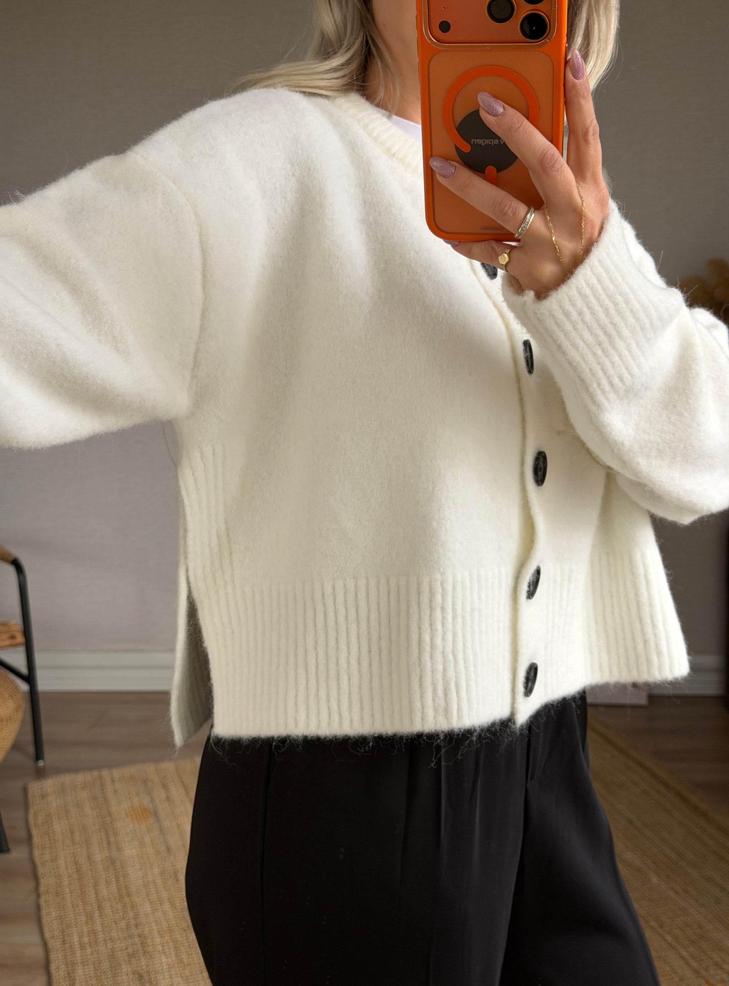 DİLVİN SİYAH DÜĞMELİ HIRKA