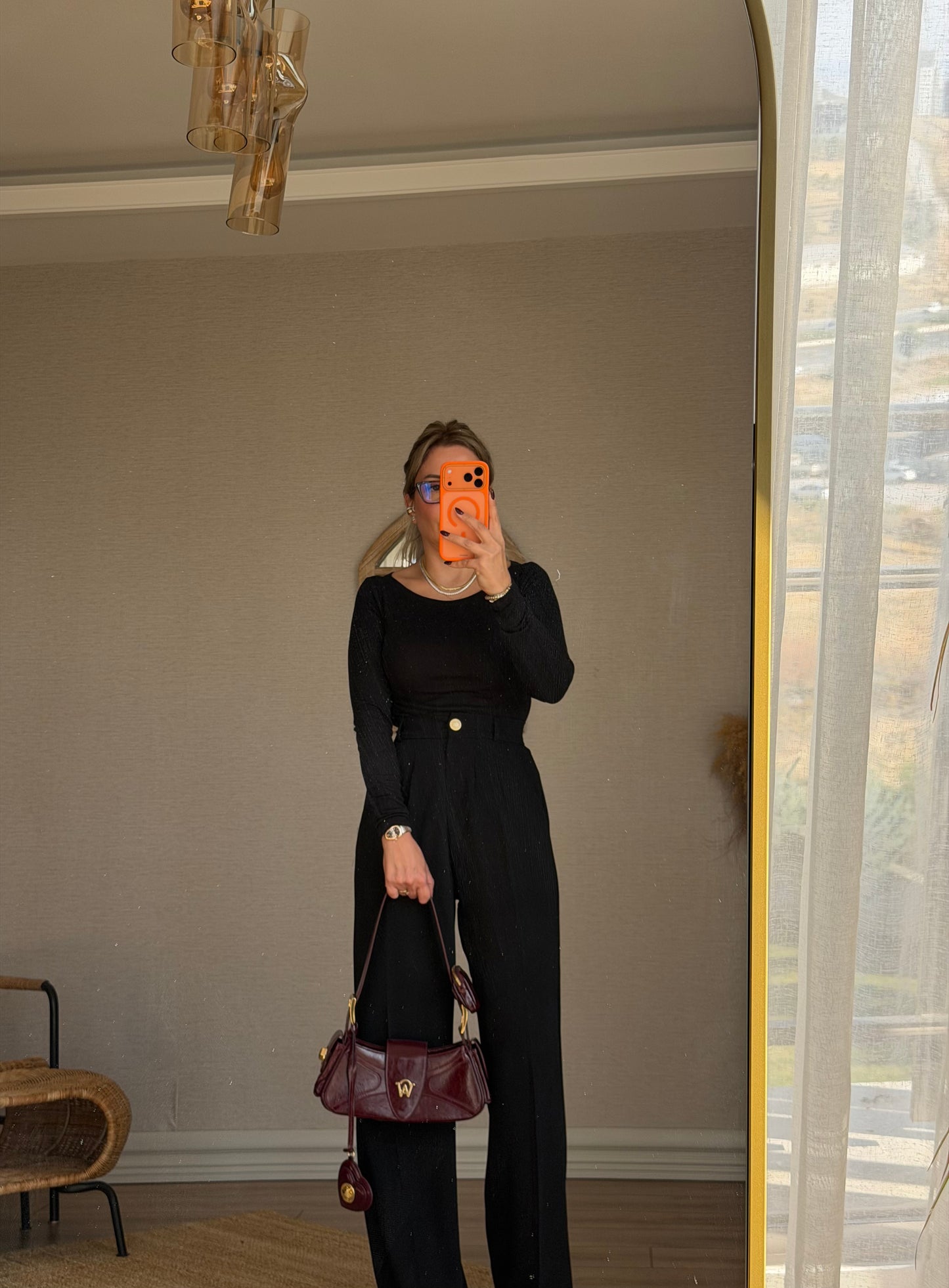 DİLVİN SİYAH KAYIK YAKA BLUZ