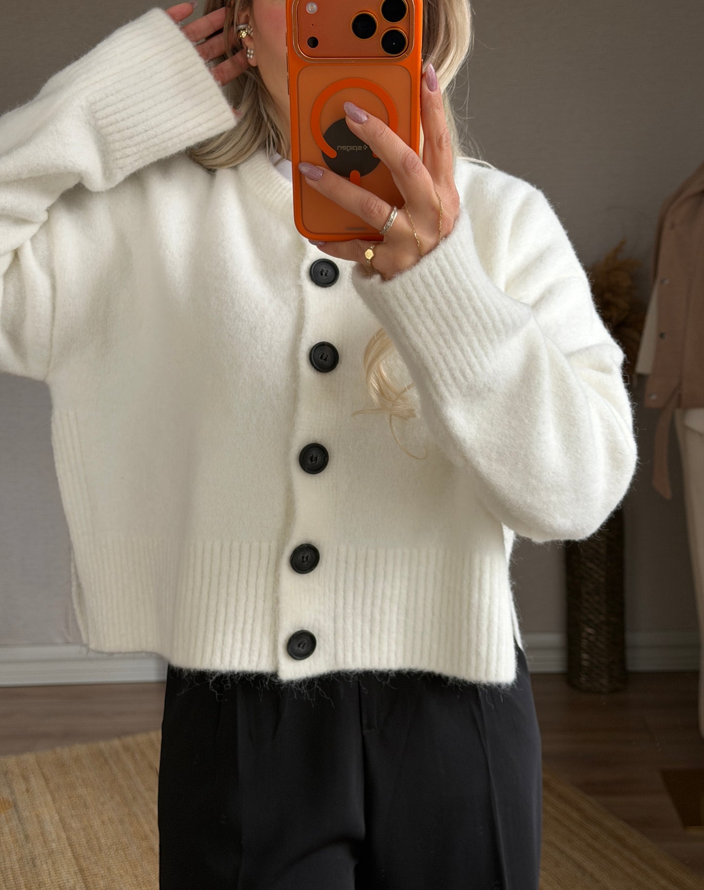 DİLVİN SİYAH DÜĞMELİ HIRKA