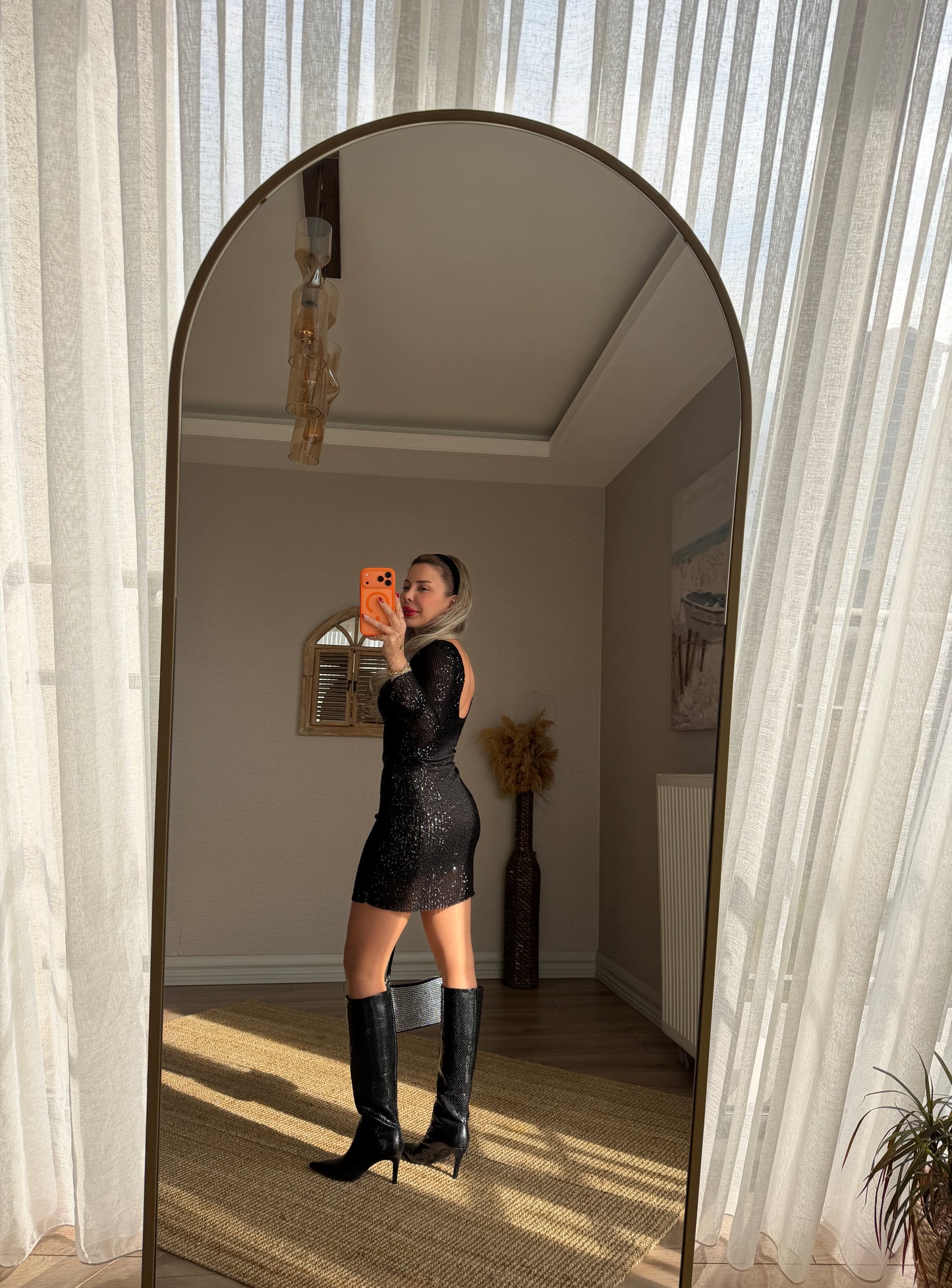 SİYAH PULLU ELBİSE