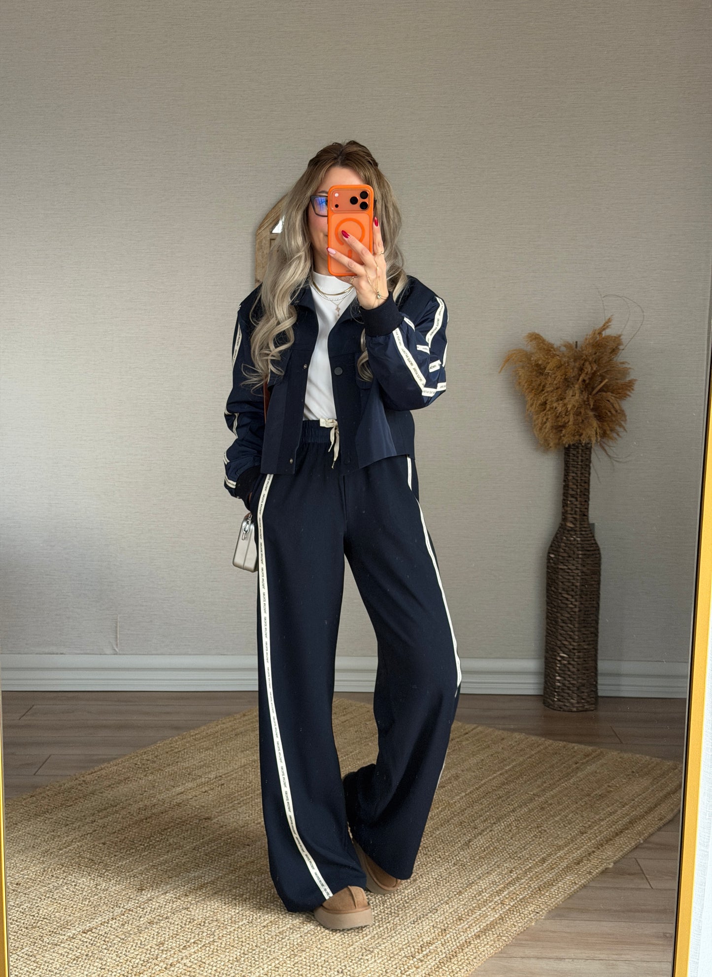 TEKNİK KUMAŞ DETAYLI LACİVERT TAKIM