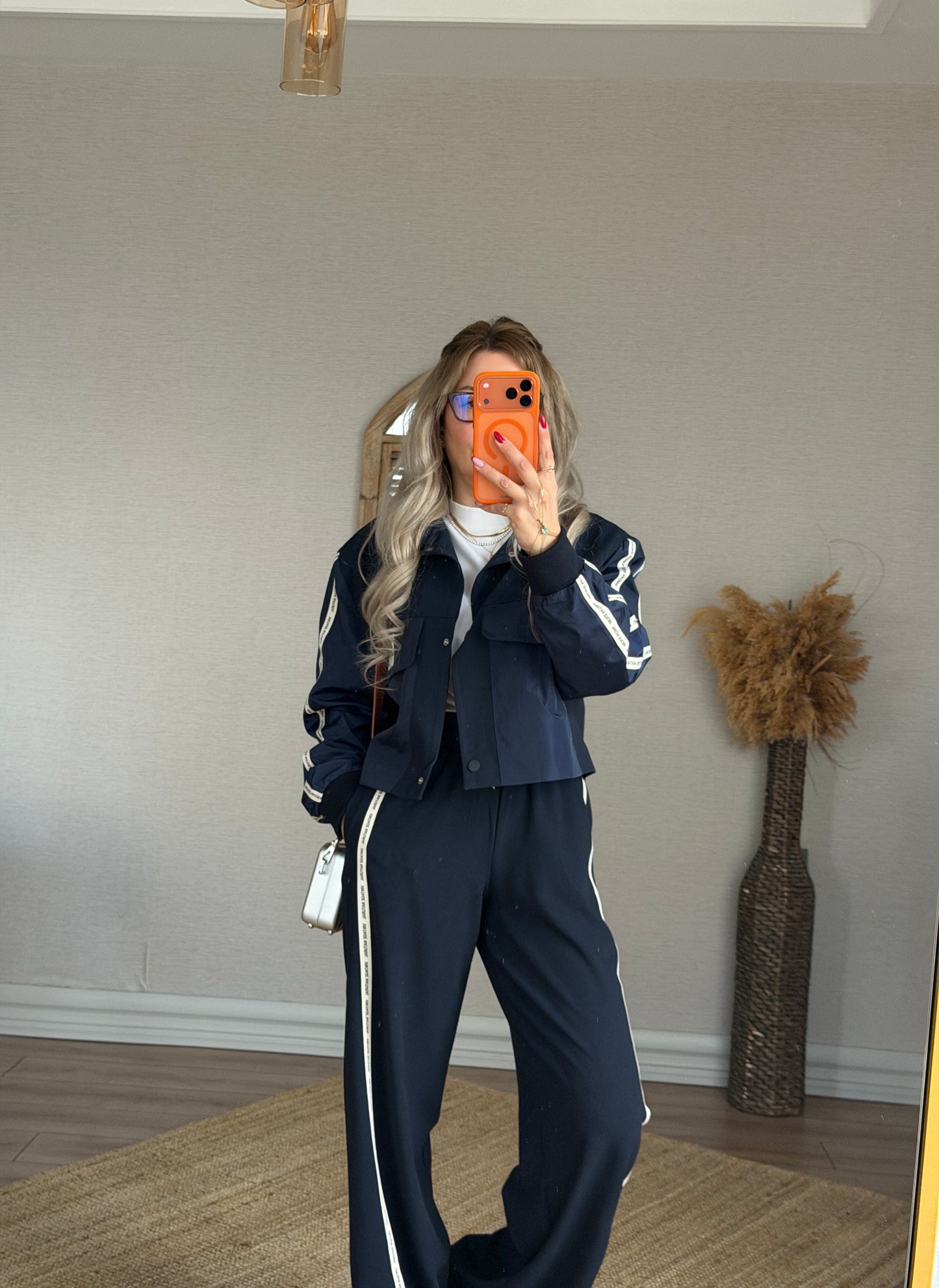 TEKNİK KUMAŞ DETAYLI LACİVERT TAKIM