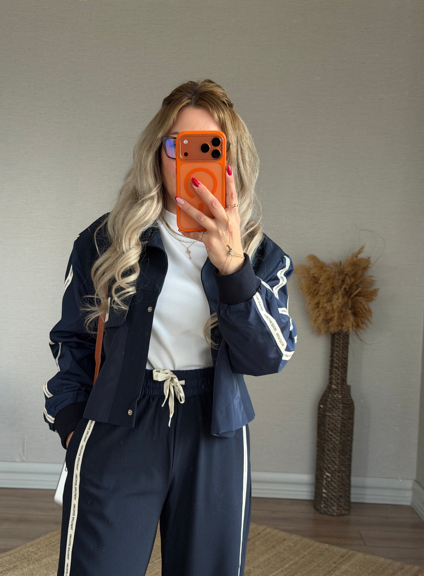 TEKNİK KUMAŞ DETAYLI LACİVERT TAKIM